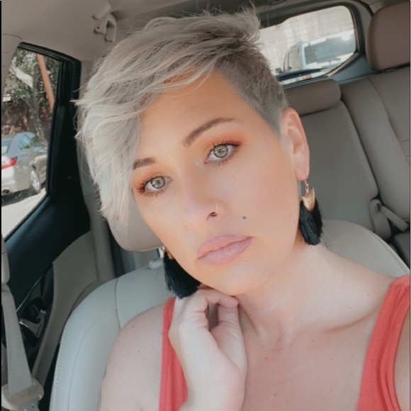 Meet your Posher, Brandy - Picture 1 of 1